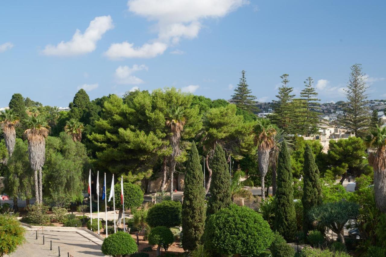 Corinthia Palace Malta Attard Екстер'єр фото View of the park