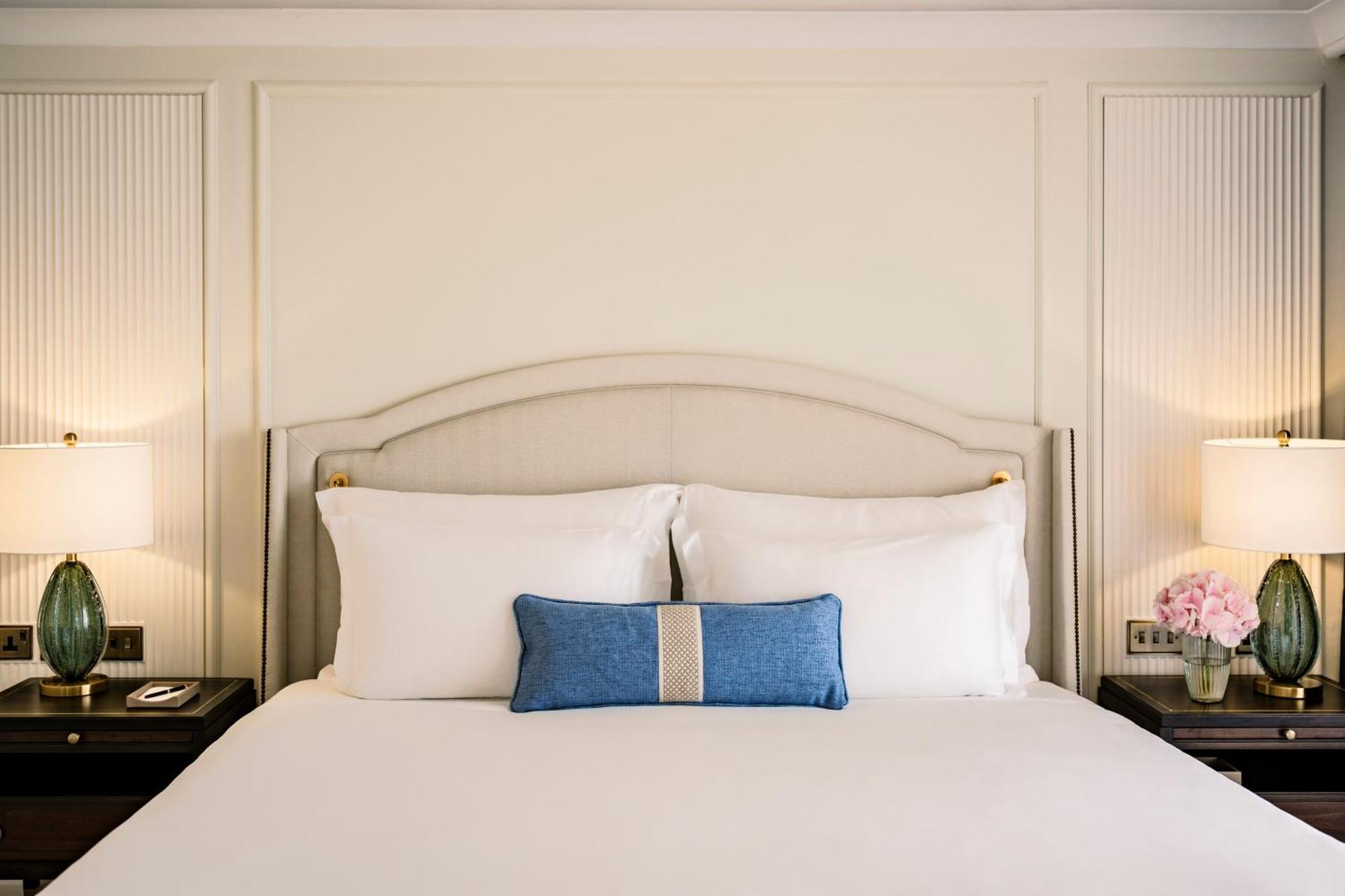 Corinthia Palace Malta Attard Екстер'єр фото A bedroom at The Carlyle
